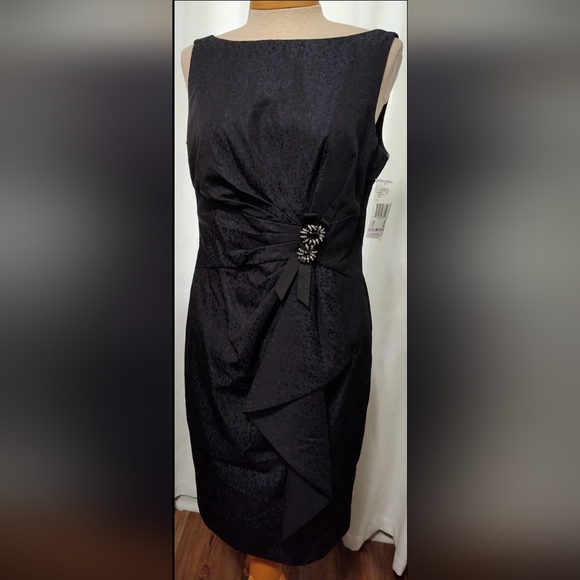 Anne Klein Dresses & Skirts - ANNE KLEIN WHEN NIGHT FALLS SLEEVELESS DRESS, Eggplant Size 6 MSRP‎ $168